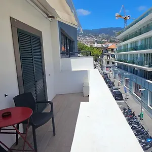 Canavial Terrace@heart Of Apartment